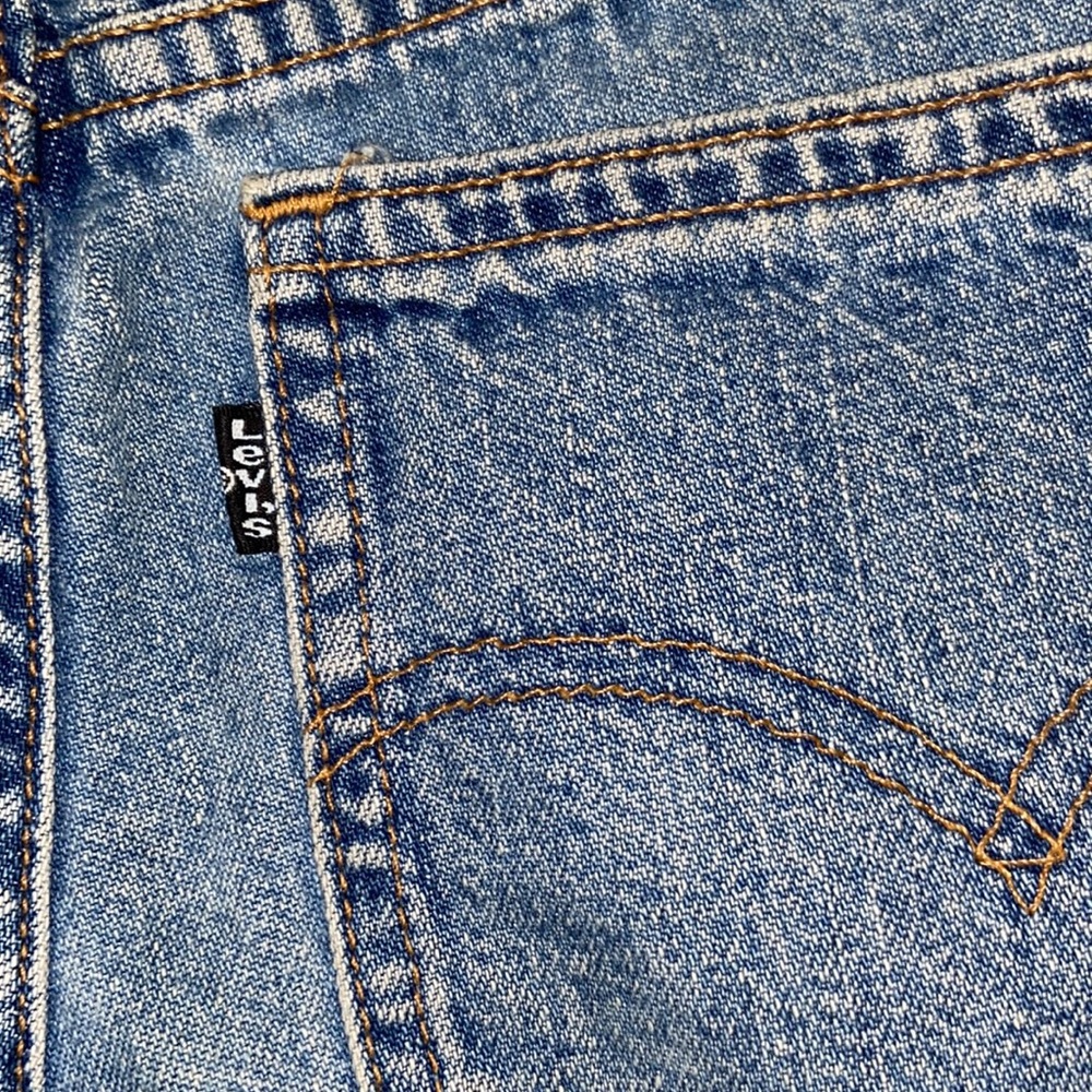 🌸🌸LEVIS SHORTS 🌸🌸 - Picture 8 of 9